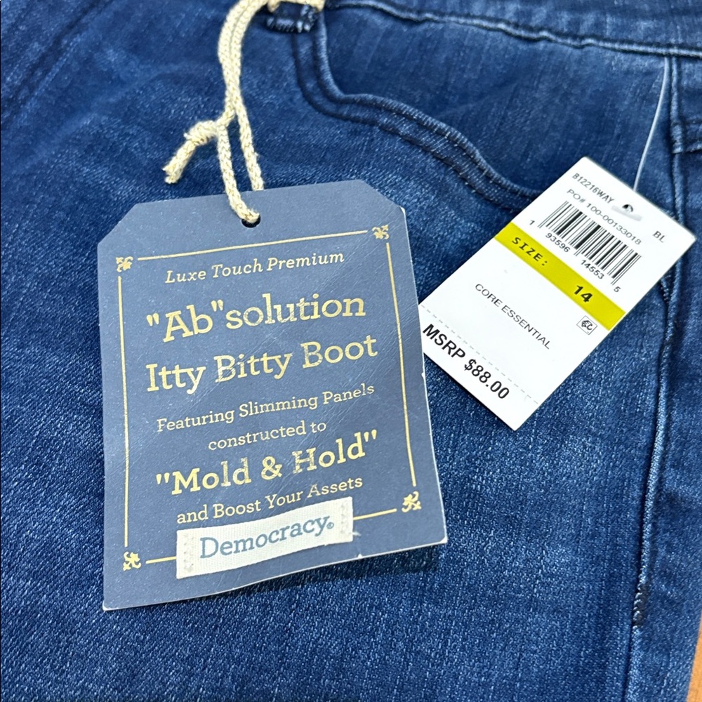 Democracy NWT Absolution Itty Bitty Boot Jeans Si… - image 9